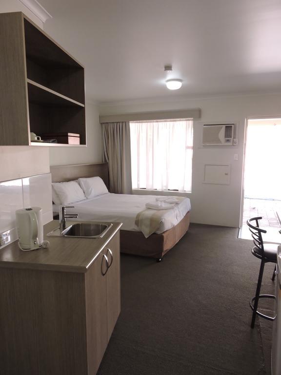 Town & Country Motel Nerang Room photo