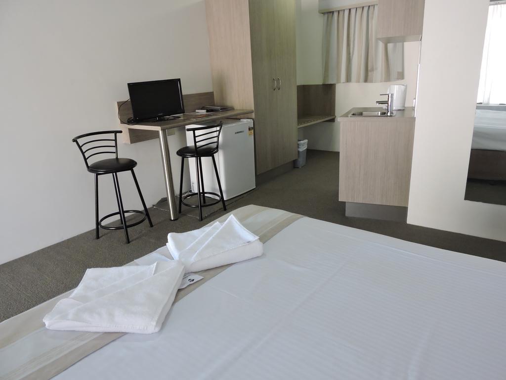 Town & Country Motel Nerang Room photo